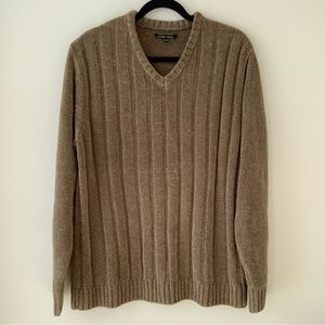 TAUPE V-NECK SWEATER